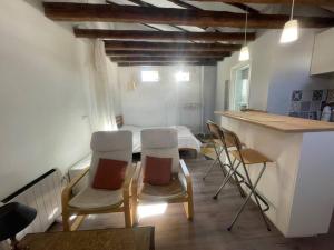 A kitchen or kitchenette at Punta Me Beautiful Apartment in Plaza España
