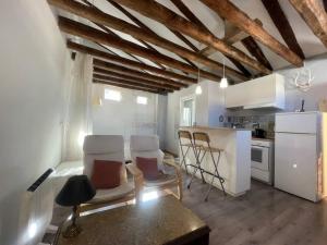 A kitchen or kitchenette at Punta Me Beautiful Apartment in Plaza España