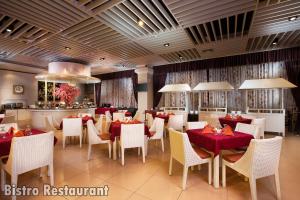 Restoran atau tempat makan lain di Lion Hotel & Plaza