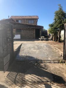 a gate in front of a brick house at Apartamento Tony Chumpos Superior in San Felipe