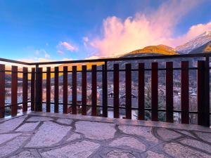 a balcony with a view of the mountains at Perla delle Alpi in Oulx
