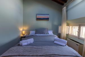 Кровать или кровати в номере [50mt dalle mura+parcheggio]*appartamento tipico*