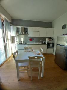 Kuchyň nebo kuchyňský kout v ubytování Appartamento Il Giardinetto Reggio Emilia