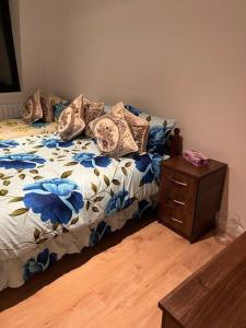 a bed with pillows and a dresser in a bedroom at 011- One bedroom in Ealing F3 in Ealing