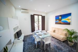 A television and/or entertainment centre at Al Corso 213