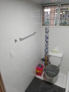 Salle de bains dans l'établissement Lavish Condo @Carlos Residential