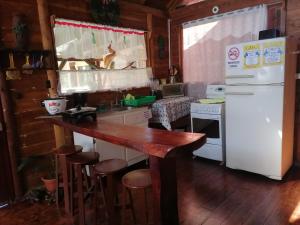 a kitchen with a counter and a white refrigerator at Finca pedacito de cielo in Paraíso