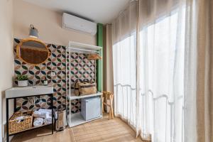 Postel nebo postele na pokoji v ubytování Vestal Suites Domo
