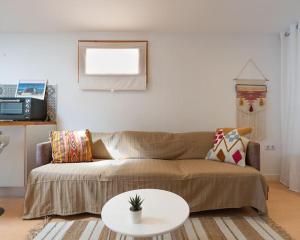 a living room with a couch and a table at Tiny House By Casa Maui in Corralejo