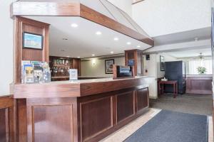 a large wooden bar in a hotel room at Sandman Inn Smithers in Smithers