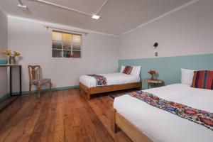 A bed or beds in a room at Inkarri Cusco