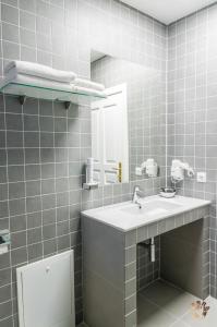 a bathroom with a sink and a mirror at Pensiunea Terra in Bistriţa