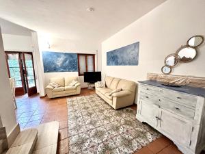 Posezení v ubytování Villa summertime walking distance from the sea with garden