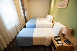 Łóżko lub łóżka w pokoju w obiekcie Days Hotel by Wyndham Seoul Myeongdong
