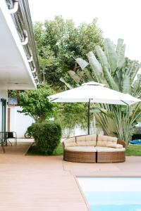 Bazén v ubytování Bohol Cattleya Resort nebo v jeho okolí