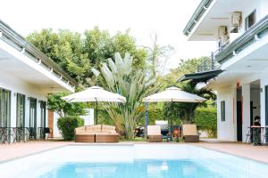 Bazén v ubytování Bohol Cattleya Resort nebo v jeho okolí