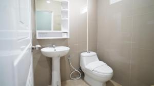 Koupelna v ubytování PT Grand Hotel