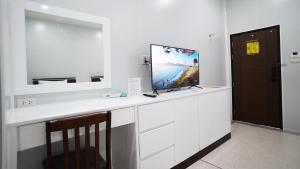 TV a/nebo společenská místnost v ubytování PT Grand Hotel