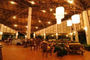 En restaurant eller et andet spisested på Rachavadee Bankrut Resort