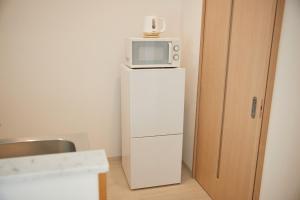 Kuchyň nebo kuchyňský kout v ubytování New Normal Hotel in NAGO ニューノーマルホテルイン名護 + 37 fotografií