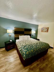 a hotel room with a bed and two lamps at Econo Lodge Inn & Suites Downtown San Antonio Riverwalk Area in San Antonio