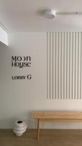 Afbeelding uit fotogalerij van Moon House BKK Room 3A in Bangna +21 foto's