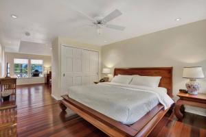 En eller flere senge i et værelse på Ohia Kona Estates - An All Suites B&B