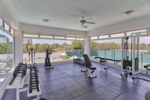 Fitness centrum a/nebo fitness zařízení v ubytování Sunset View 2BR Apartamento Juan Dolio Las Velas