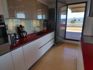 Zdjęcie z galerii obiektu Appartement 4 pièces avec terrasse de 97m², parking sécurisé à Sète - FR-1-472-179 w mieście Sète