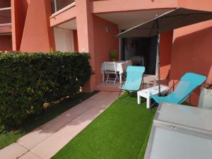 Posedenie v ubytovaní Magnifique T2 40m² avec terrasse, accès direct plage et piscine à Sète - FR-1-472A-268