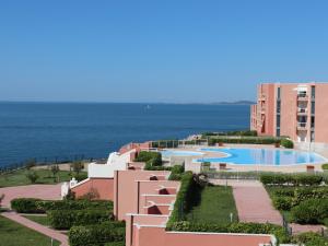 Bazén v ubytovaní Magnifique T2 40m² avec terrasse, accès direct plage et piscine à Sète - FR-1-472A-268 alebo v jeho blízkosti + 9 fotografií