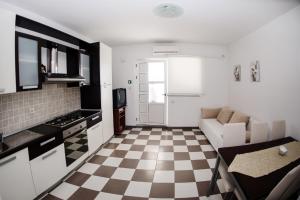 Η κουζίνα ή μικρή κουζίνα στο Apartments Slava Petricevic