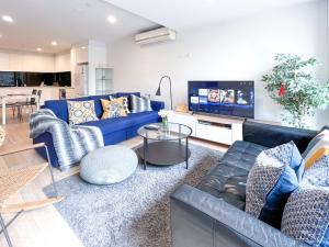 Ruang duduk di Pride Bentleigh Apartment with Private Garden