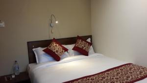 Letto o letti in una camera di Hotel Heranya