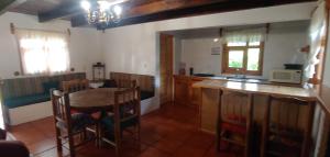Köök või kööginurk majutusasutuses Cabaña Los Colibríes