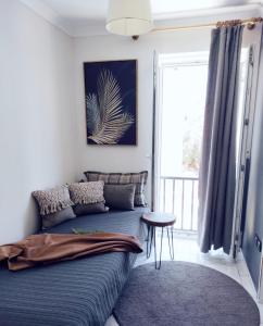 a bedroom with a bed and a table and a window at Stilvolle Villa mit Strandlage in Didim