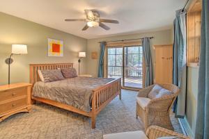 Un dormitorio con una cama, una silla y una ventana en Cabin with Decks and Fire Pit Near Lost River!, en Basye 24 fotos más