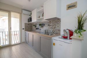 a kitchen with a sink and a counter top at Casa Elia: Locazione Breve in Noto
