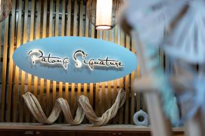 Ein Zertifikat, Auszeichnung, Logo oder anderes Dokument, das in der Unterkunft Patong Signature Boutique Hotel ausgestellt ist