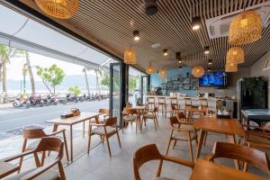 Ein Restaurant oder anderes Speiselokal in der Unterkunft Patong Signature Boutique Hotel 