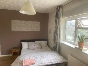 a small bedroom with a bed and a window at Cosy Room in Bristol in Bristol