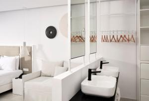 Uma área de estar em Dimitra Beach Hotel & Suites