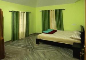 Postelja oz. postelje v sobi nastanitve Golden Cypress Resort with Pool -Wayanad