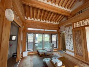 Posezení v ubytování Hanok Stay - JukRokJungSa