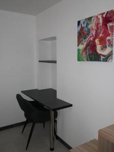 Fotografia z galérie ubytovania Studio Indépendant, au calme. v destinácii La Roche-sur-Yon