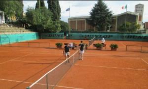Tenis alebo squash v ubytovaní Appartamento Vista Mare Stella Marina alebo jeho okolí