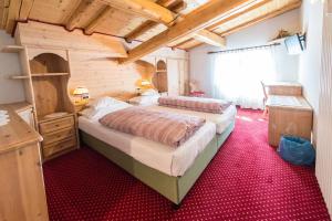 Ένα ή περισσότερα κρεβάτια σε δωμάτιο στο HOTEL GARNi NORMA