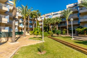 Zahrada ubytování CB Living - Beachfront apartment in Aguamarina