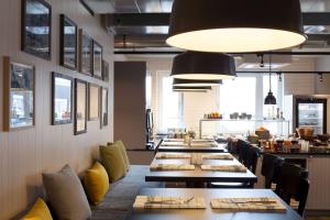Zona de estar de Vienna House Easy by Wyndham Bremen City Apartments