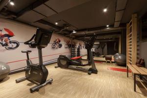 Gimnasio o instalaciones de fitness de Vienna House Easy by Wyndham Bremen City Apartments